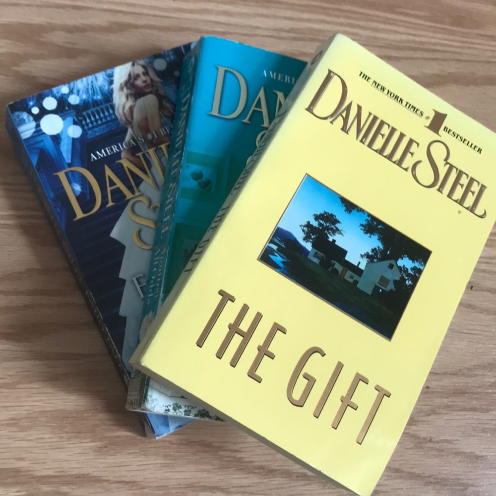3 D.S. BestSeller Books
